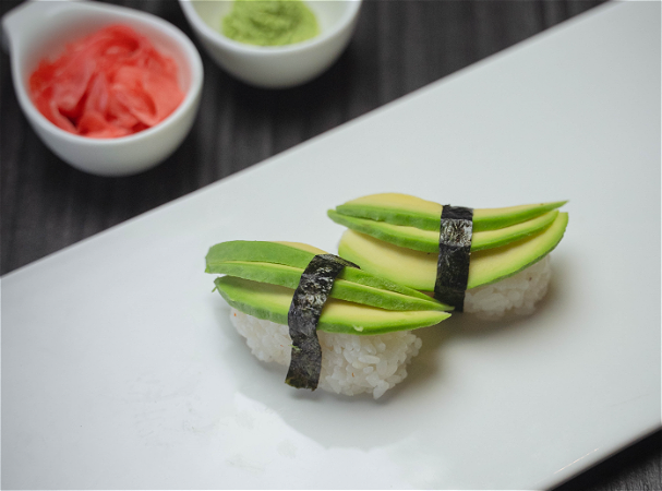 nigiri avocado