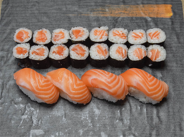 Menu Zalm: 4x Nigiri zalm, 16x Maki zalm