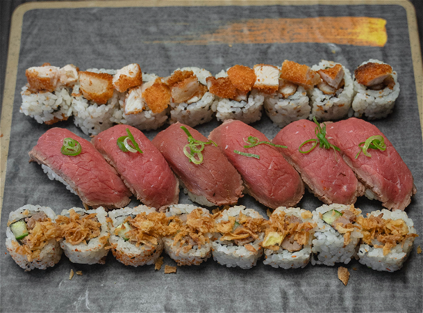 vlees  menu( 22 stuk)   8 stuk maki friend chicken special 8 stuk spice beef roll 6 stuk nigiri rosbief