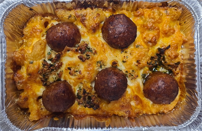 Mac 'n cheese meatball suprise