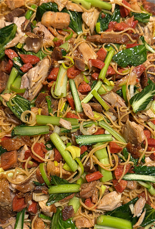 Tjauwmin met kip fa chong (halal)