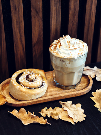Pumpkin Spice Latte + Kaneelbroodje