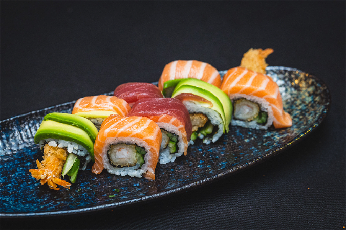 Ebi rainbow roll