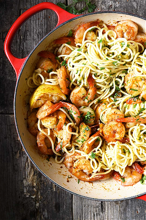 Spaghetti met garnalen in parmigiana saus