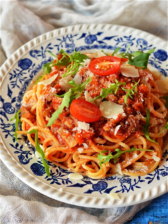 Spaghetti Wegetarian met tomaten parmigiana saus