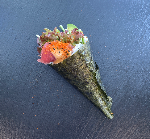 Spicy maguro temaki