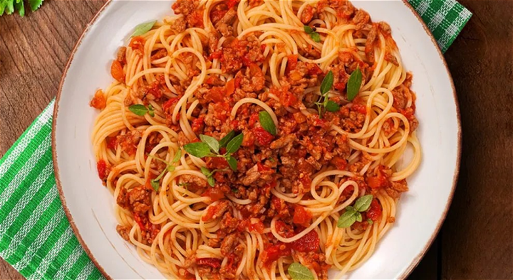  Spaghetti ! Ambachtelijk uit de keuken voor u gemaakt !