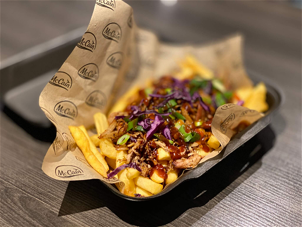 Pulled pork menu met friet met salade