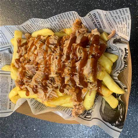 Patat met pulled chicken groot