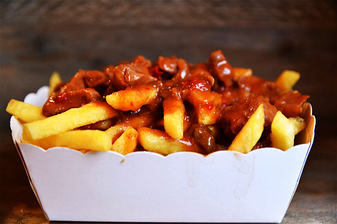 Patat met huisgemaakte goulash