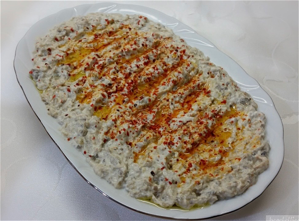 Geroosterde aubergine met yoghurt