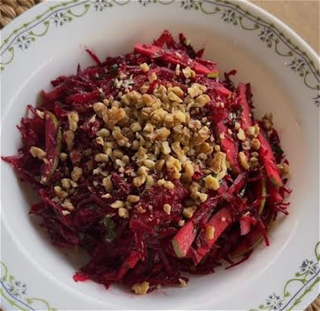 Salade van rode biet en groene appel