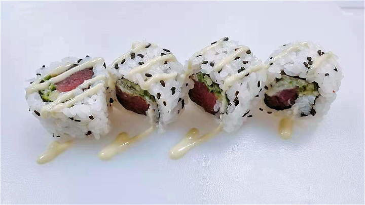(4pc) Wasabi Tuna Roll 