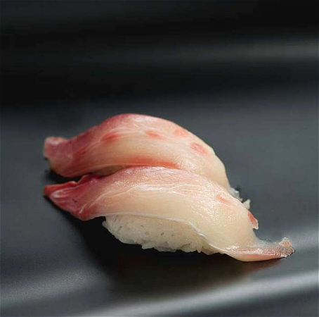 Hamachi nigiri (1pc)