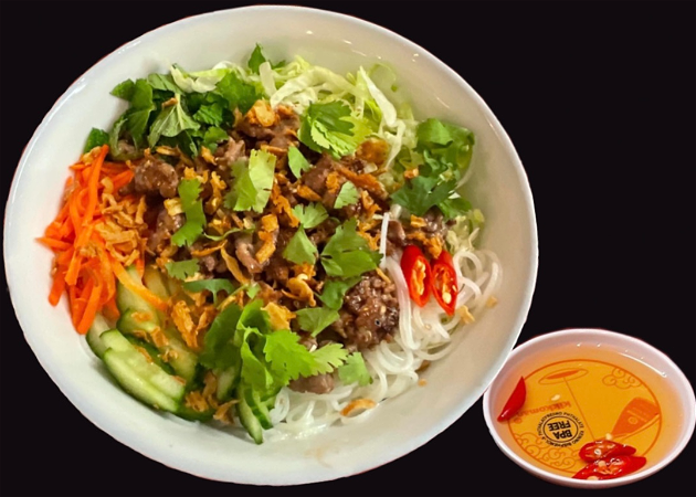 Bun Bo Xao (Vietnamese beef noodle salad)