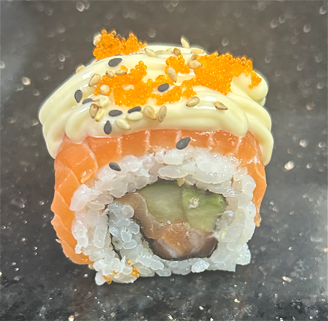 Salmon avocado roll 