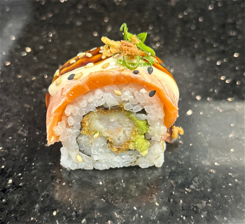 Flamed salmon ebi roll 