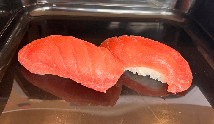 Tuna nigiri