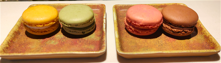 2 stuks willekeurige macarons 