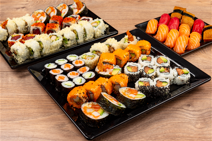 Mixed Sushi 3 personen plus Menu 76st