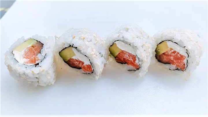 Cheese salmon roll 4 pcs