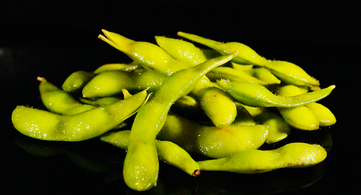 Edamame (soyabonen met zout)