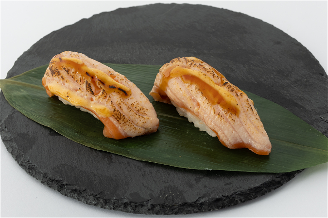 Flamed zalm nigiri