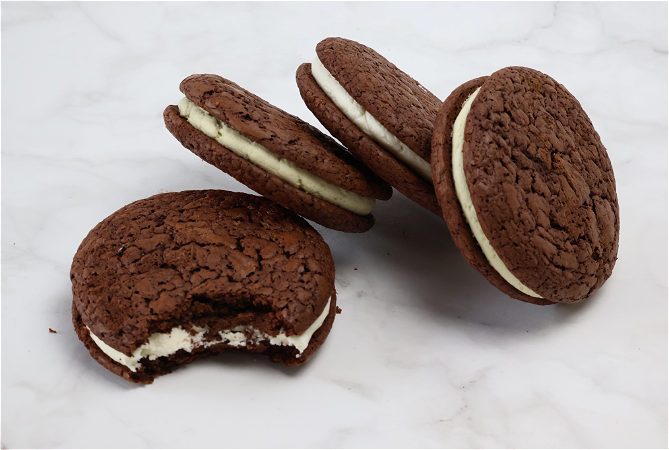 Whoopie pies with cherry 1 piece