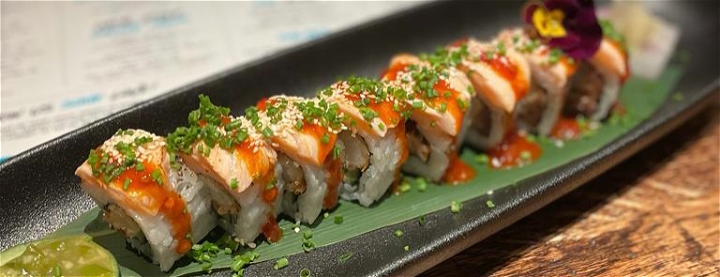 Salmon dragon maki                              