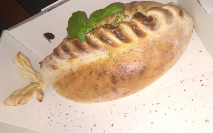 Calzone pizza pikant