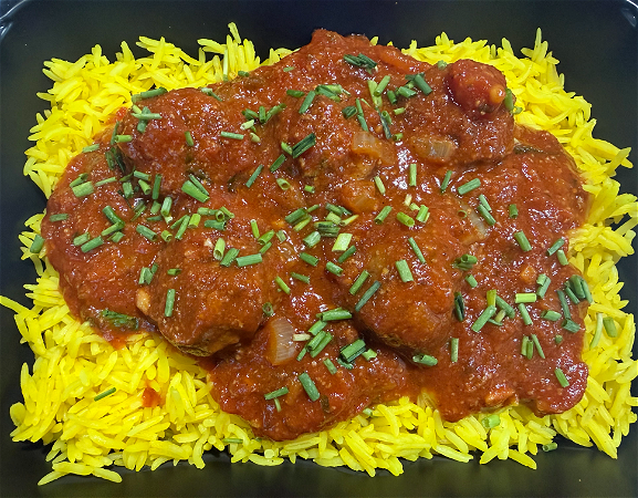 Albondigas met gele rijst