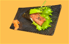 Spicy maguro handroll