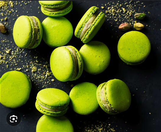 Dutch home macarons pistache 