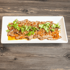 Rundvlees met chili, sesam- en sojasaus, koriander