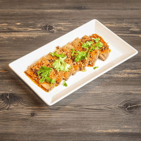 Runderlever met chili, sojasaus en alfalfa