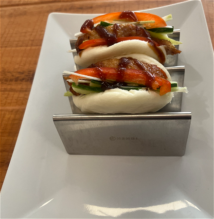 2x Gestoomde Sandwich Buns met Peking eend