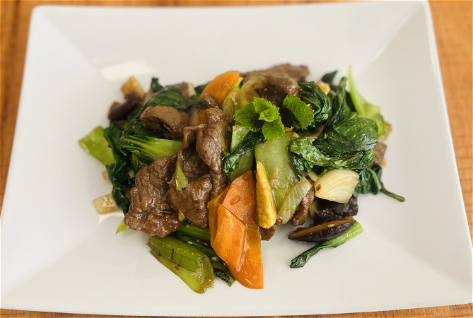 ossenhaas met Chinese groenten in oestersuas