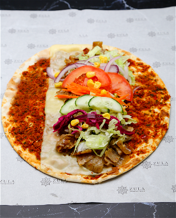 Turkse pizza met döner en kaas